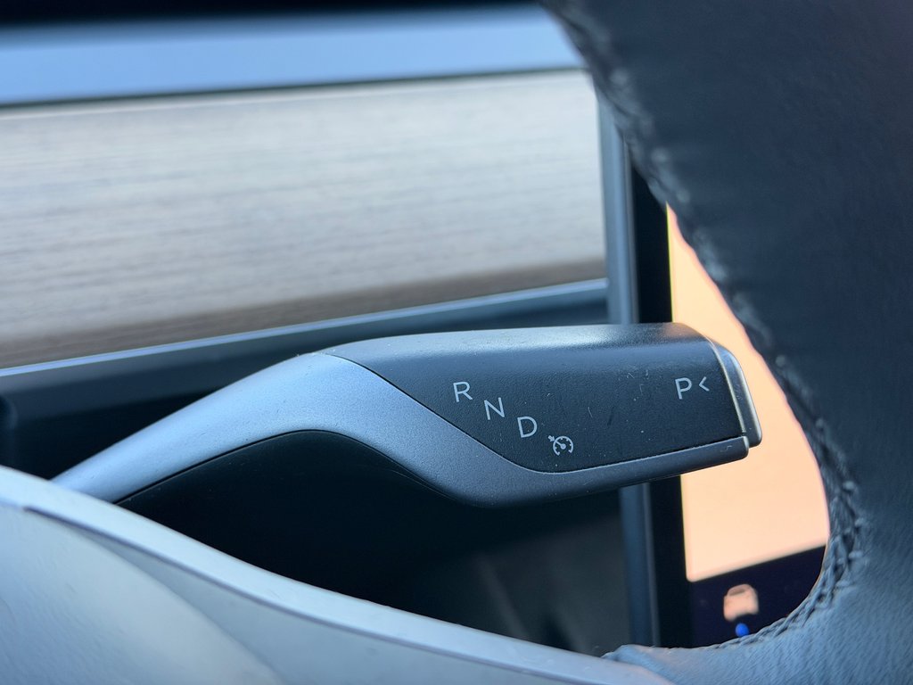 Tesla Model Y Bas Kilométrage Cuir 2023 à Terrebonne, Québec - 14 - w1024h768px