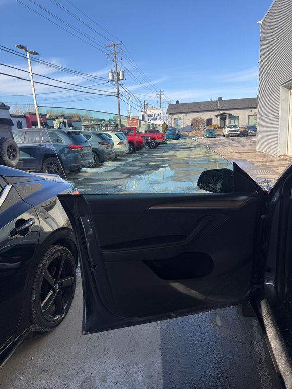 Tesla Model Y Cuir Bas Kilométrage 2023 à Terrebonne, Québec - 8 - w1024h768px