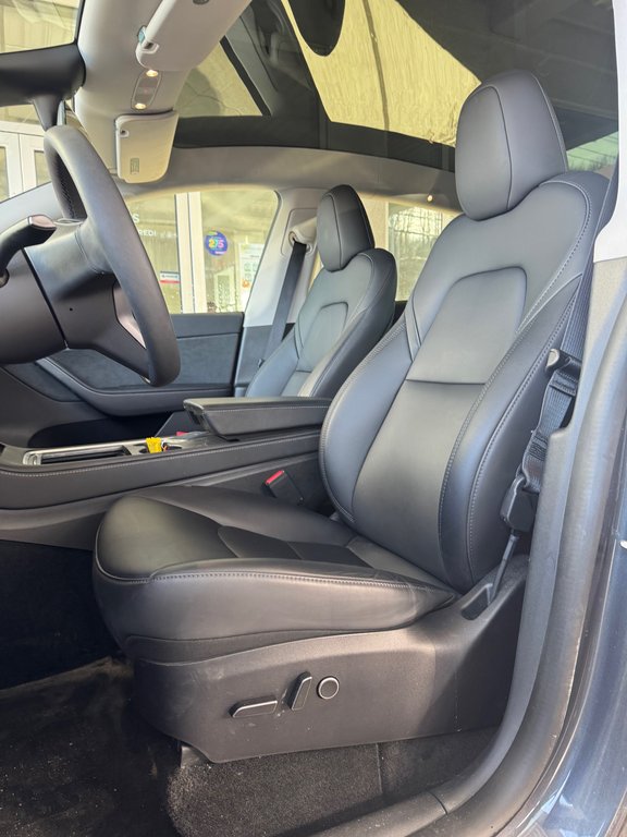 Tesla Model Y Cuir Bas Kilométrage 2023 à Terrebonne, Québec - 9 - w1024h768px