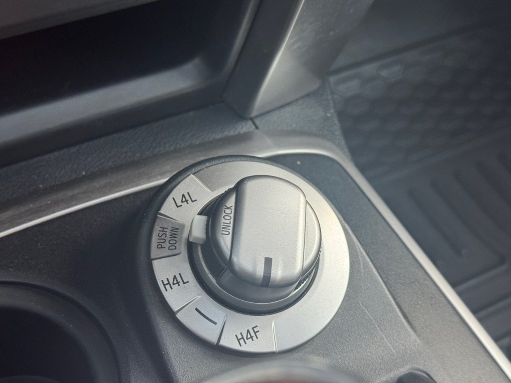 Toyota 4Runner Limited Toit ouvrant Cuir 2018 à Terrebonne, Québec - 21 - w1024h768px
