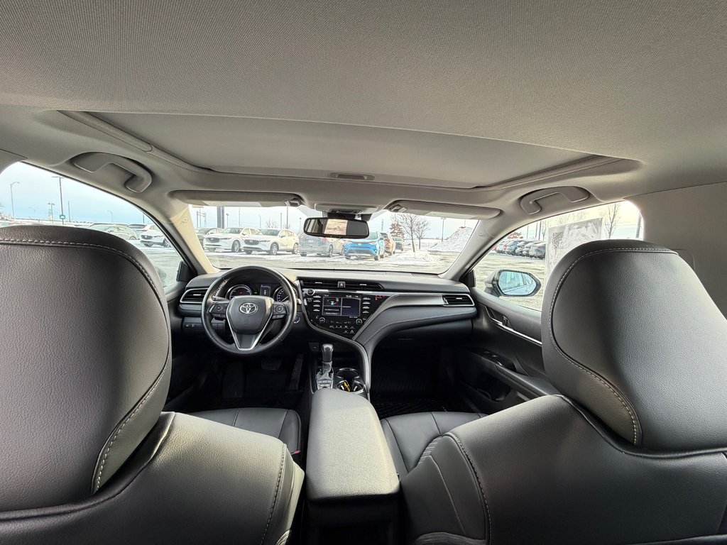 2020 Toyota Camry HYBRID SE TOIT OUVRANT CUIRE in Boucherville, Quebec - 12 - w1024h768px