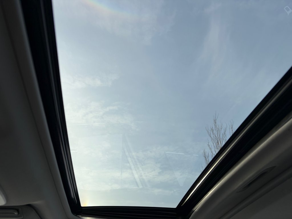 2020 Toyota Camry HYBRID SE TOIT OUVRANT CUIRE in Boucherville, Quebec - 16 - w1024h768px