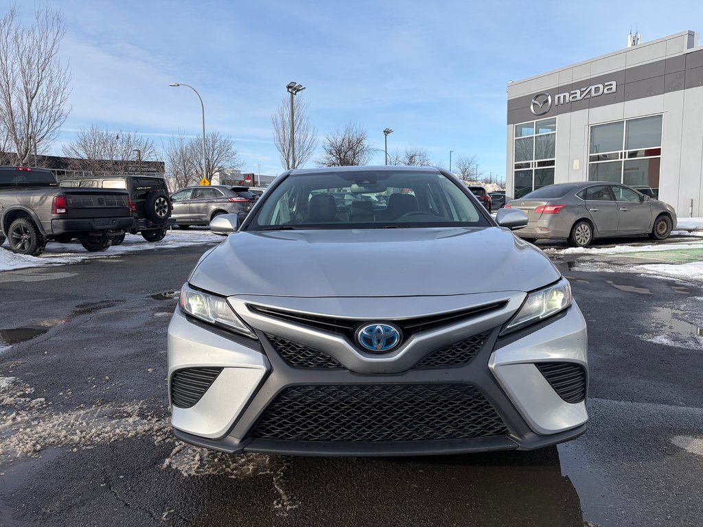 2020 Toyota Camry HYBRID SE TOIT OUVRANT CUIRE in Boucherville, Quebec - 3 - w1024h768px