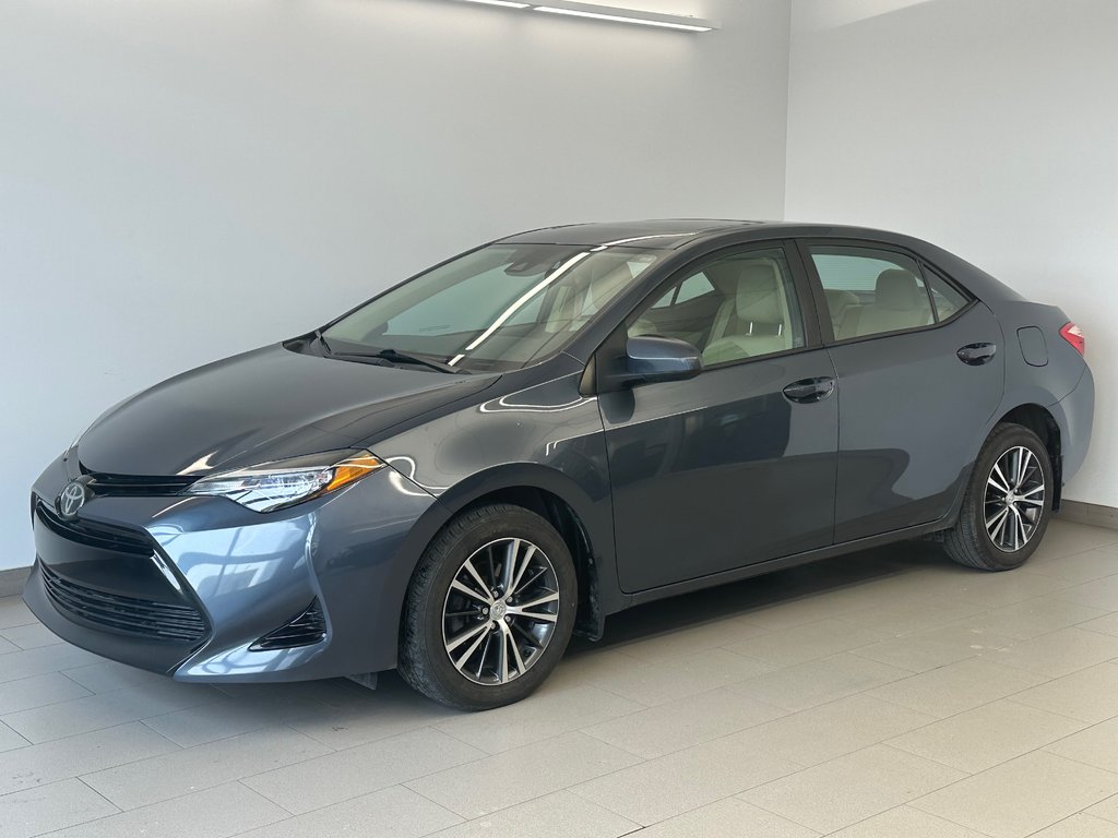 2017 Toyota Corolla LE in Boucherville, Quebec - 1 - w1024h768px