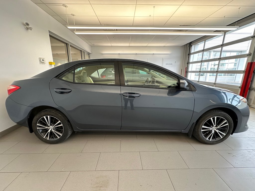 2017 Toyota Corolla LE in Boucherville, Quebec - 24 - w1024h768px