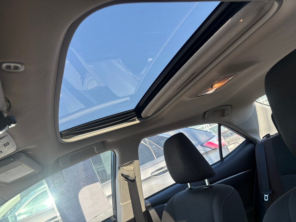2017 Toyota Corolla LE AUTOMATIQUE 1 PROPRIO BAS KM in Boucherville, Quebec - 5 - w1024h768px