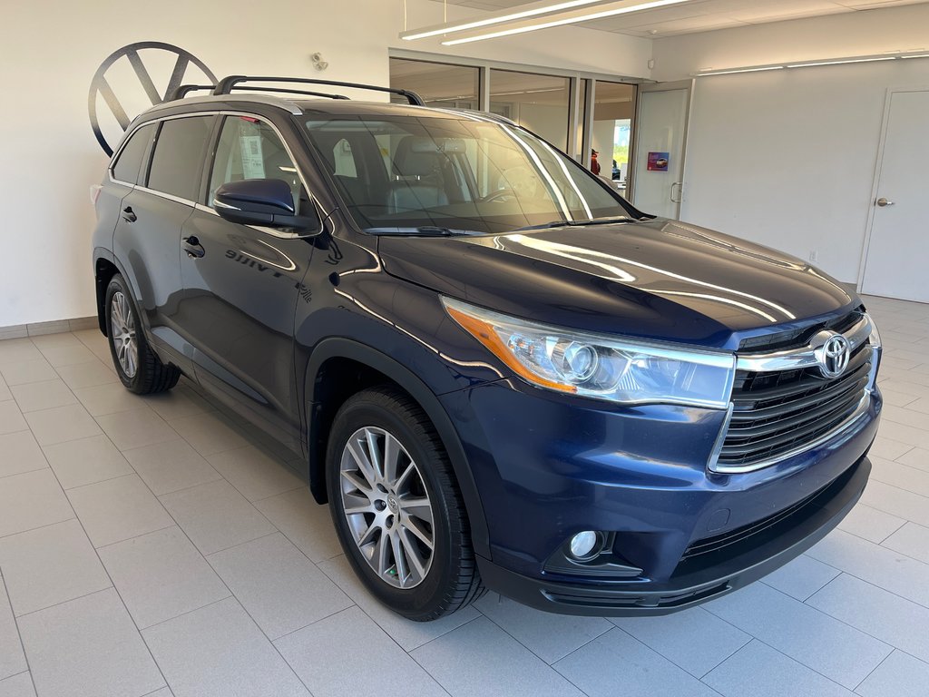 2015 Toyota Highlander XLE in Boucherville, Quebec - 3 - w1024h768px