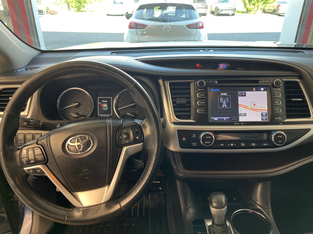 2015 Toyota Highlander XLE in Boucherville, Quebec - 9 - w1024h768px