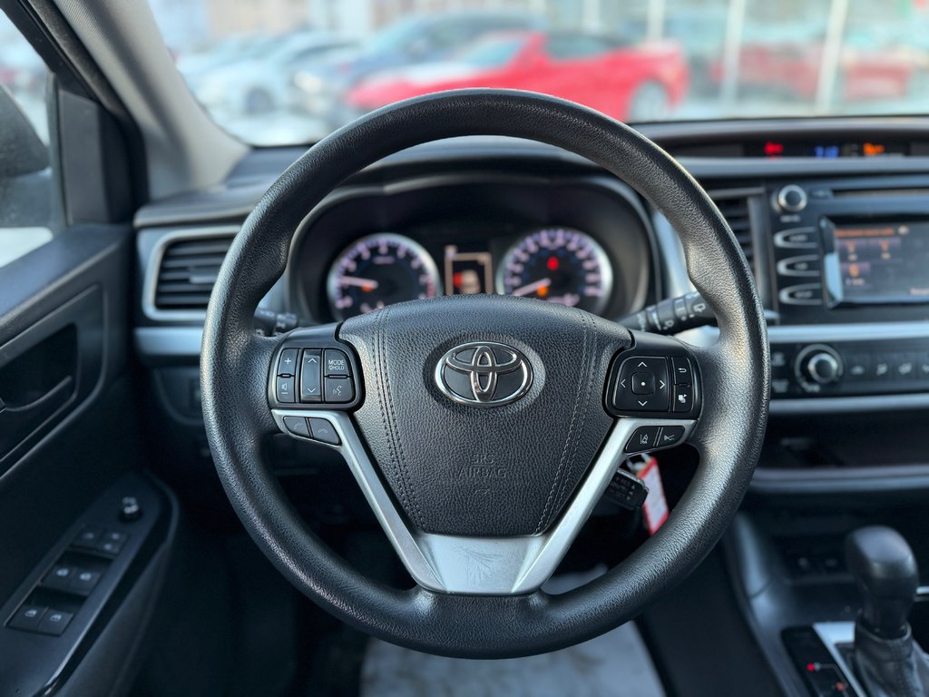 2017 Toyota Highlander LE AWD in Terrebonne, Quebec - 20 - w1024h768px