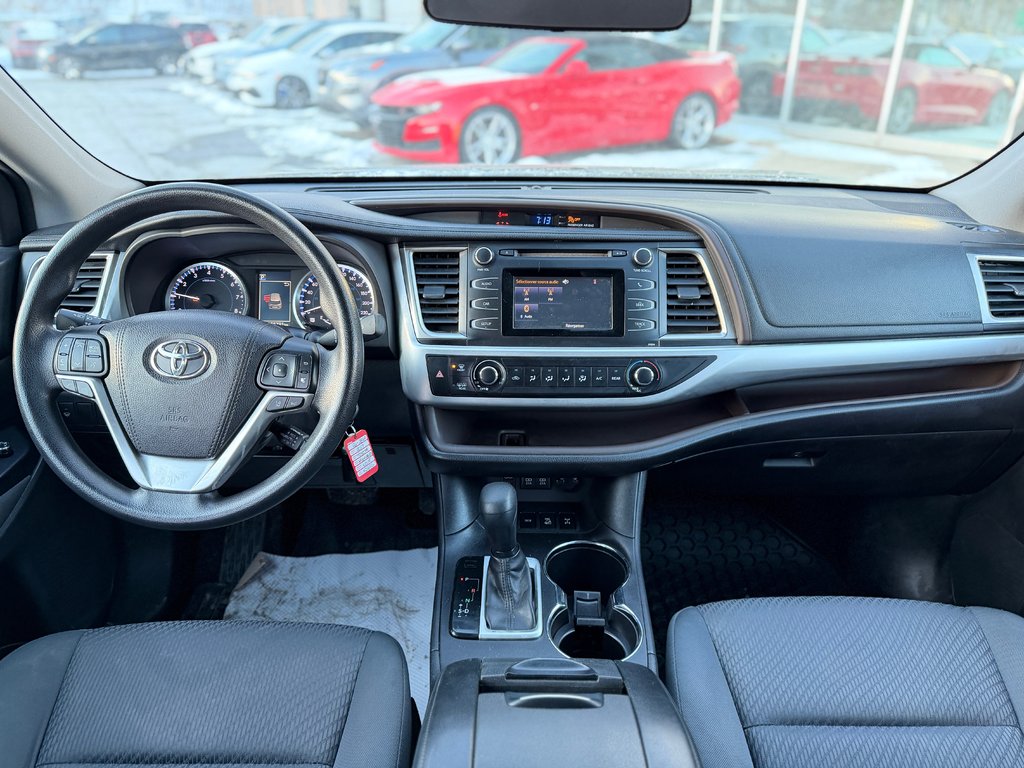 2017 Toyota Highlander LE AWD in Terrebonne, Quebec - 21 - w1024h768px