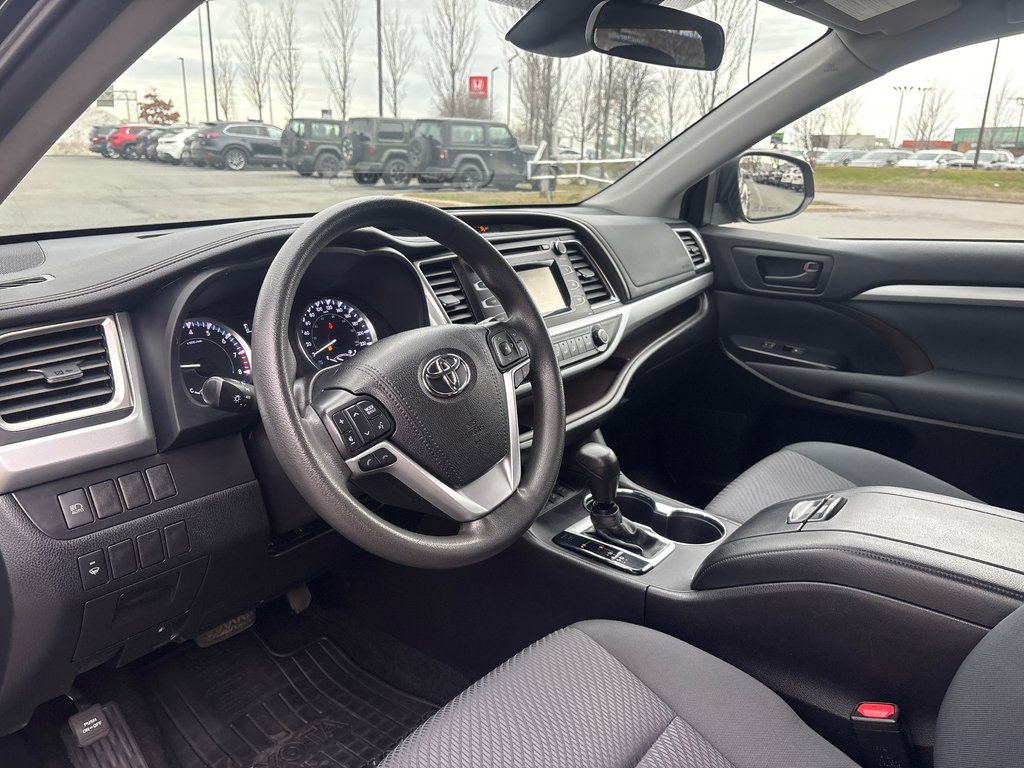 Toyota Highlander LE, AWD, 8 PASSAGERS 2019 à Boucherville, Québec - 19 - w1024h768px
