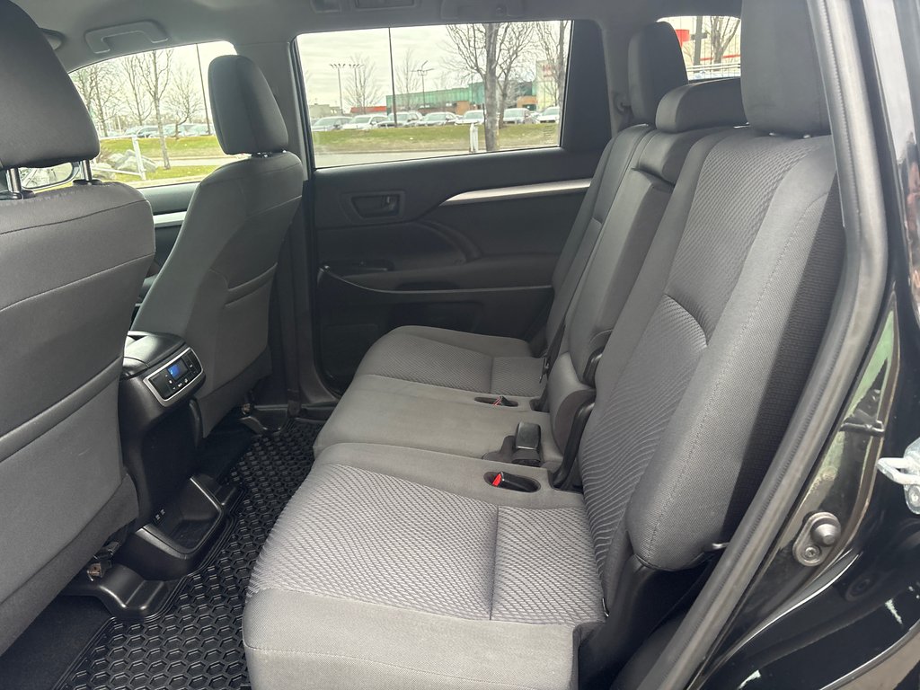 Toyota Highlander LE, AWD, 8 PASSAGERS 2019 à Boucherville, Québec - 15 - w1024h768px