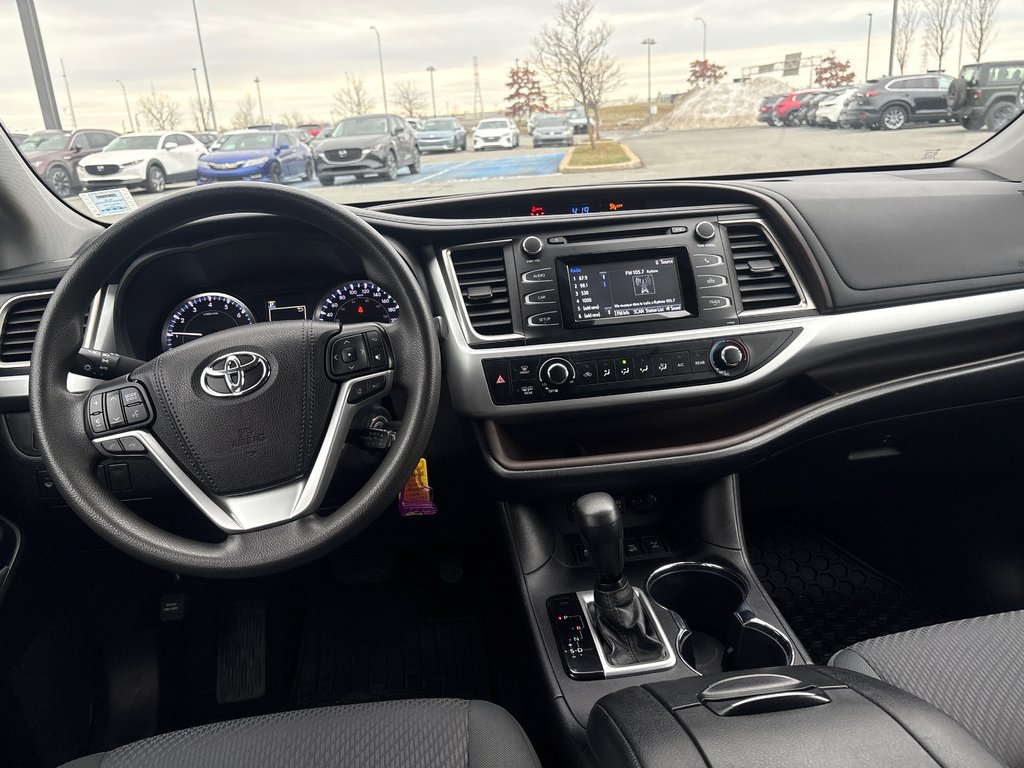 Toyota Highlander LE, AWD, 8 PASSAGERS 2019 à Boucherville, Québec - 17 - w1024h768px
