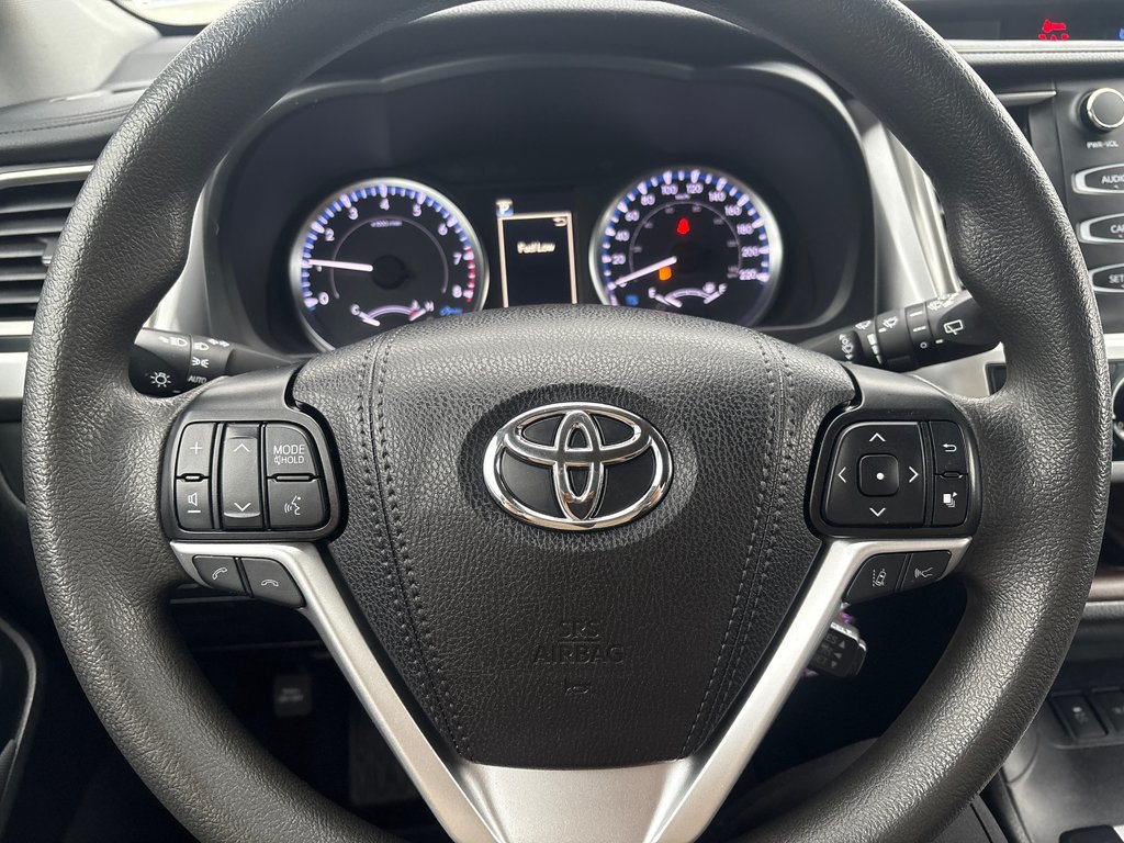 Toyota Highlander LE, AWD, 8 PASSAGERS 2019 à Boucherville, Québec - 21 - w1024h768px