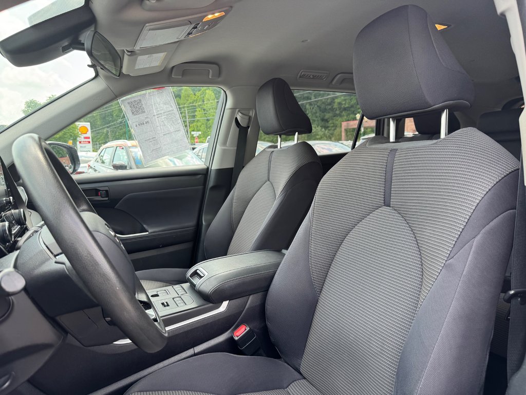 Toyota Highlander LE AWD Sièges Chauffants 2020 à Terrebonne, Québec - 9 - w1024h768px