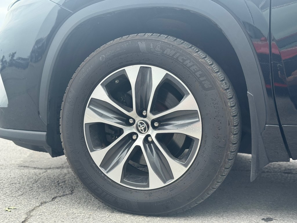 2021 Toyota Highlander XLE Night Package Toit Cuir in Terrebonne, Quebec - 29 - w1024h768px