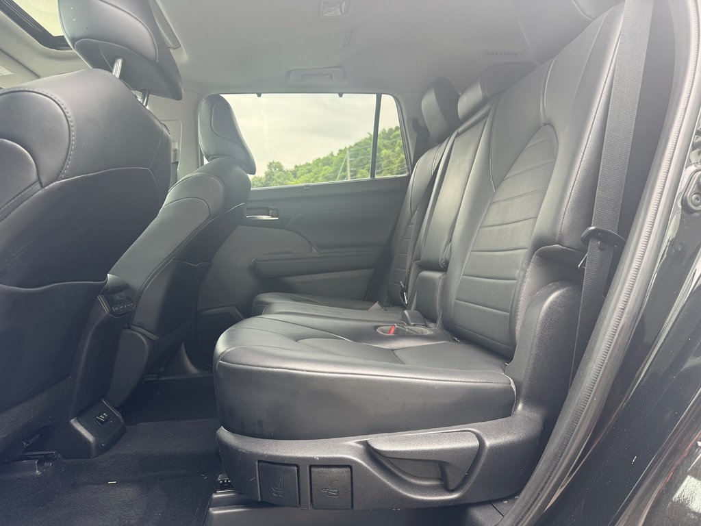 2021 Toyota Highlander XLE Night Package Toit Cuir in Terrebonne, Quebec - 23 - w1024h768px