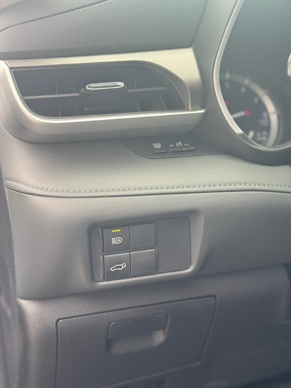 2021 Toyota Highlander XLE Night Package Toit Cuir in Terrebonne, Quebec - 9 - w1024h768px