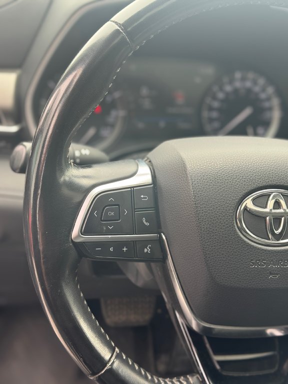 2021 Toyota Highlander XLE Night Package Toit Cuir in Terrebonne, Quebec - 10 - w1024h768px