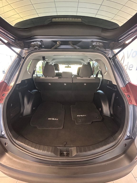 2013 Toyota RAV4 LE in Boucherville, Quebec - 8 - w1024h768px
