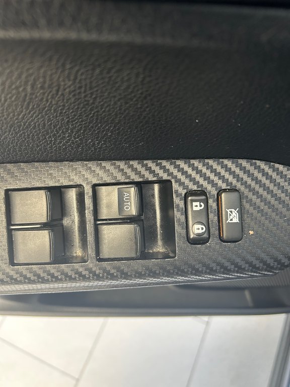 2013 Toyota RAV4 LE in Boucherville, Quebec - 13 - w1024h768px