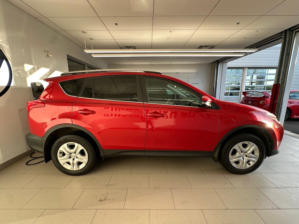 2014 Toyota RAV4 LE in Boucherville, Quebec - 7 - w1024h768px