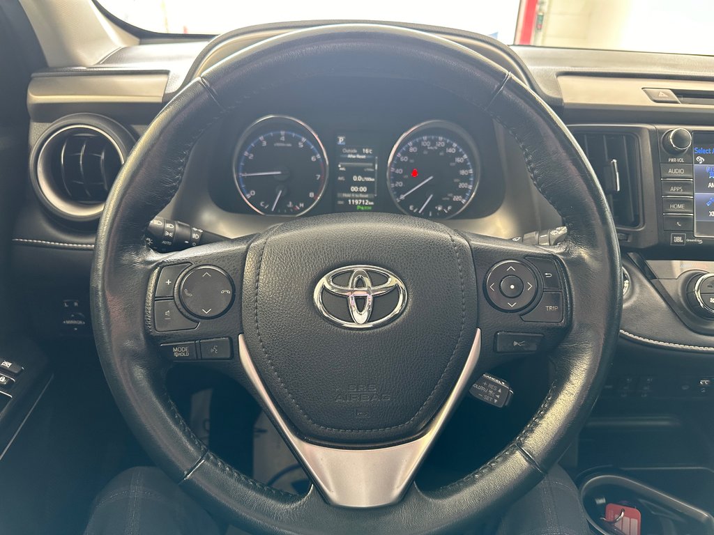 2016 Toyota RAV4 Limited in Boucherville, Quebec - 17 - w1024h768px