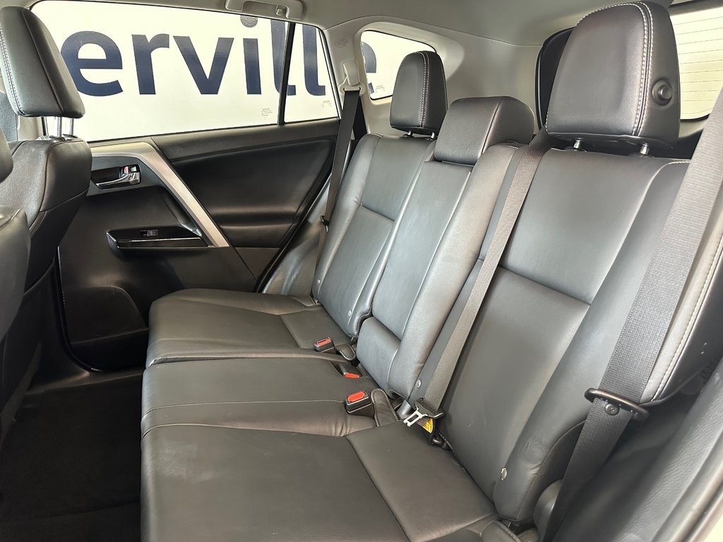 Toyota RAV4 Limited 2016 à Boucherville, Québec - 15 - w1024h768px