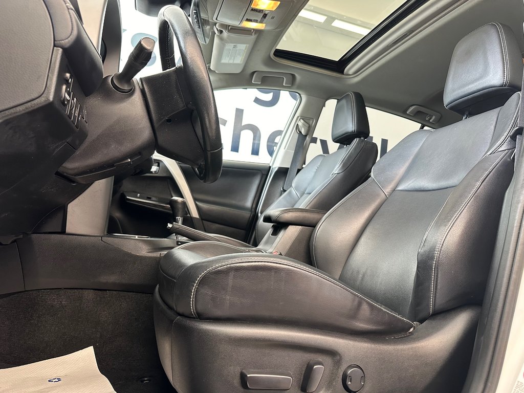 2016 Toyota RAV4 Limited in Boucherville, Quebec - 14 - w1024h768px