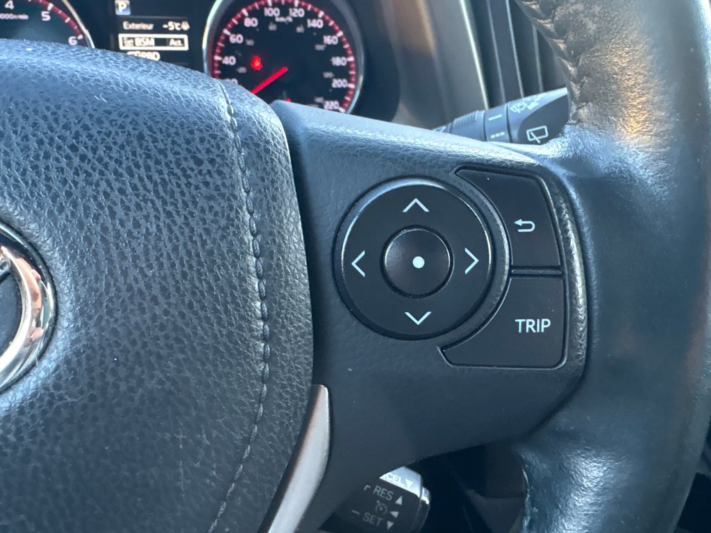 Toyota RAV4 SE AWD 8 PNEUS CUIR TOIT CAMÉRA RECUL 2016 à Boucherville, Québec - 15 - w1024h768px