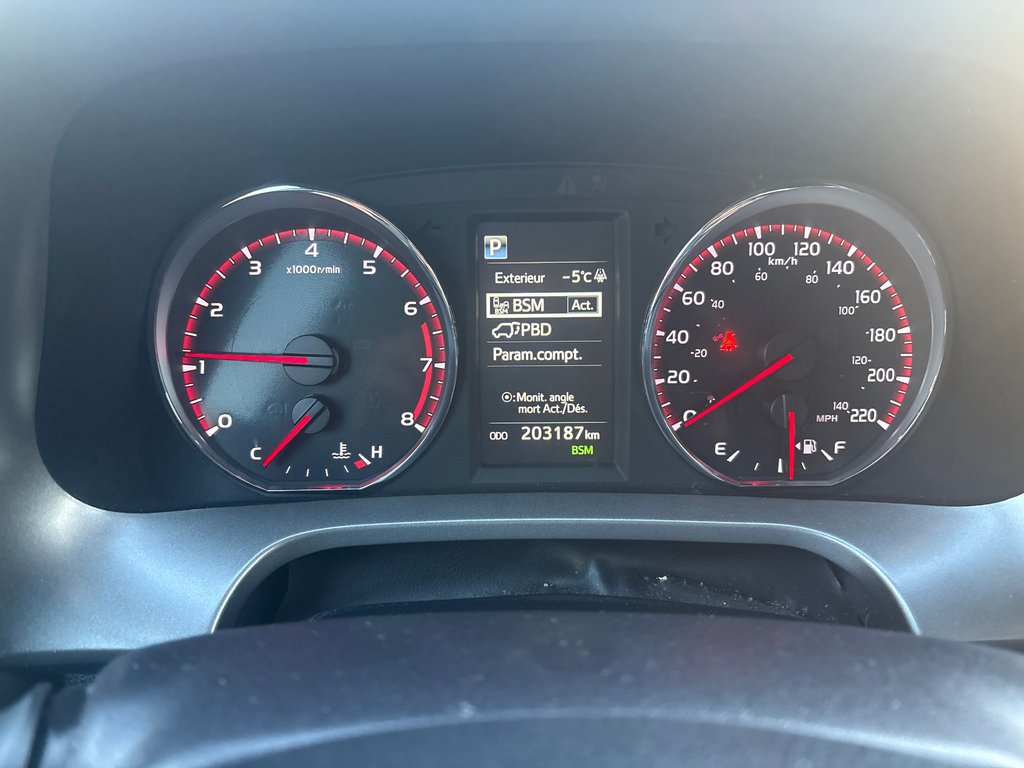 Toyota RAV4 SE AWD 8 PNEUS CUIR TOIT CAMÉRA RECUL 2016 à Boucherville, Québec - 12 - w1024h768px