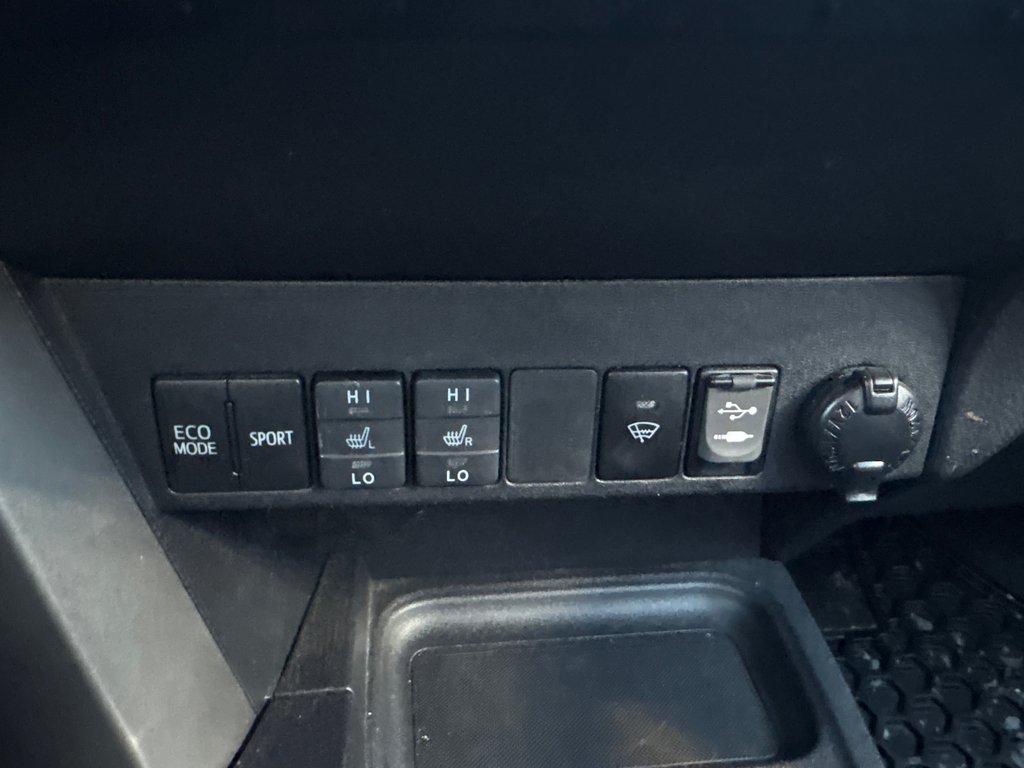 Toyota RAV4 SE AWD 8 PNEUS CUIR TOIT CAMÉRA RECUL 2016 à Boucherville, Québec - 17 - w1024h768px