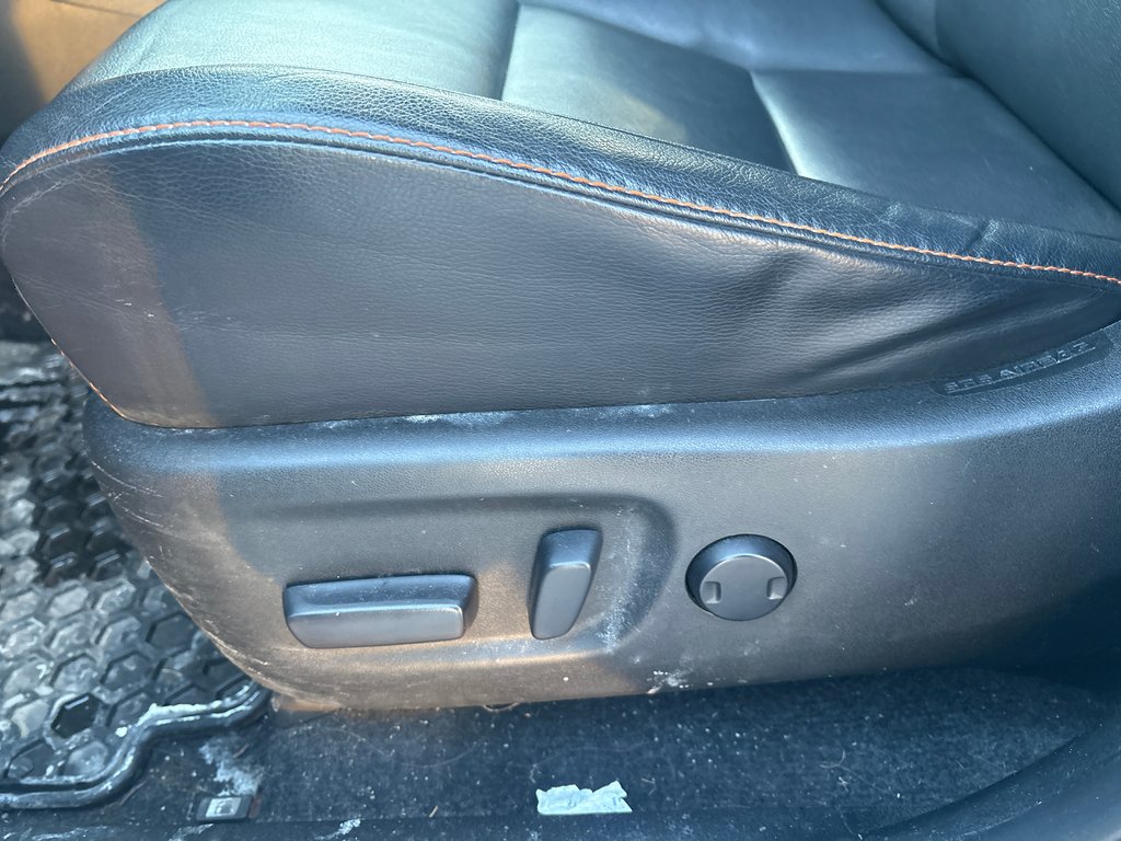 Toyota RAV4 SE AWD 8 PNEUS CUIR TOIT CAMÉRA RECUL 2016 à Boucherville, Québec - 10 - w1024h768px