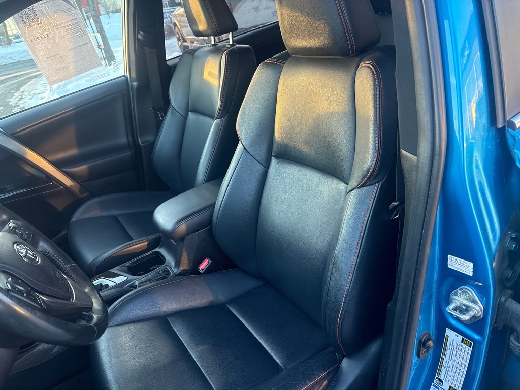 Toyota RAV4 SE AWD 8 PNEUS CUIR TOIT CAMÉRA RECUL 2016 à Boucherville, Québec - 7 - w1024h768px