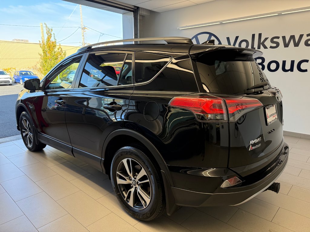 2017 Toyota RAV4 XLE in Boucherville, Quebec - 9 - w1024h768px