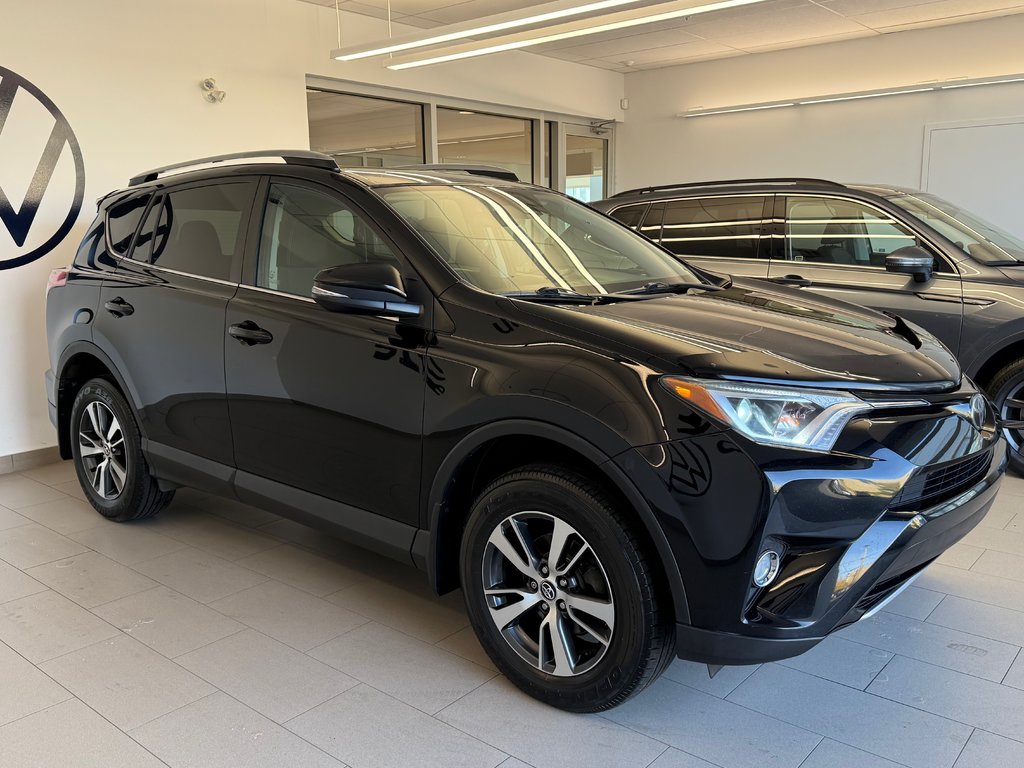 2017 Toyota RAV4 XLE in Boucherville, Quebec - 5 - w1024h768px