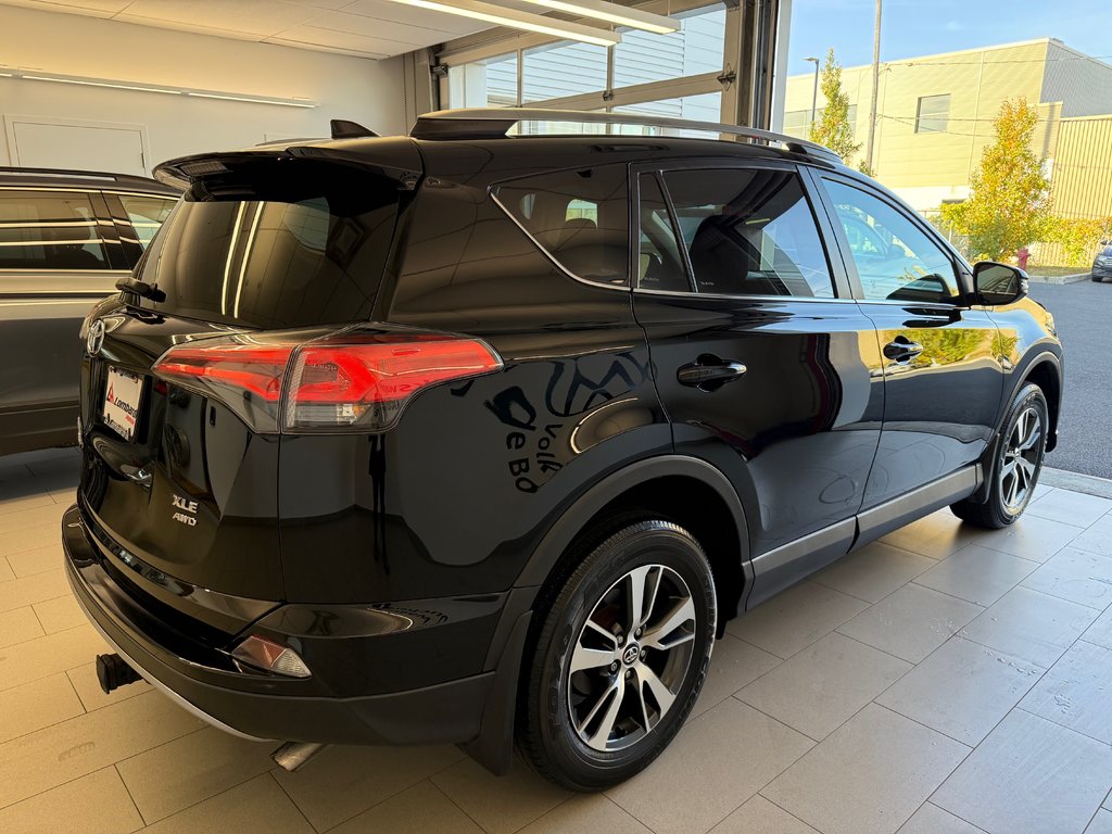 2017 Toyota RAV4 XLE in Boucherville, Quebec - 10 - w1024h768px