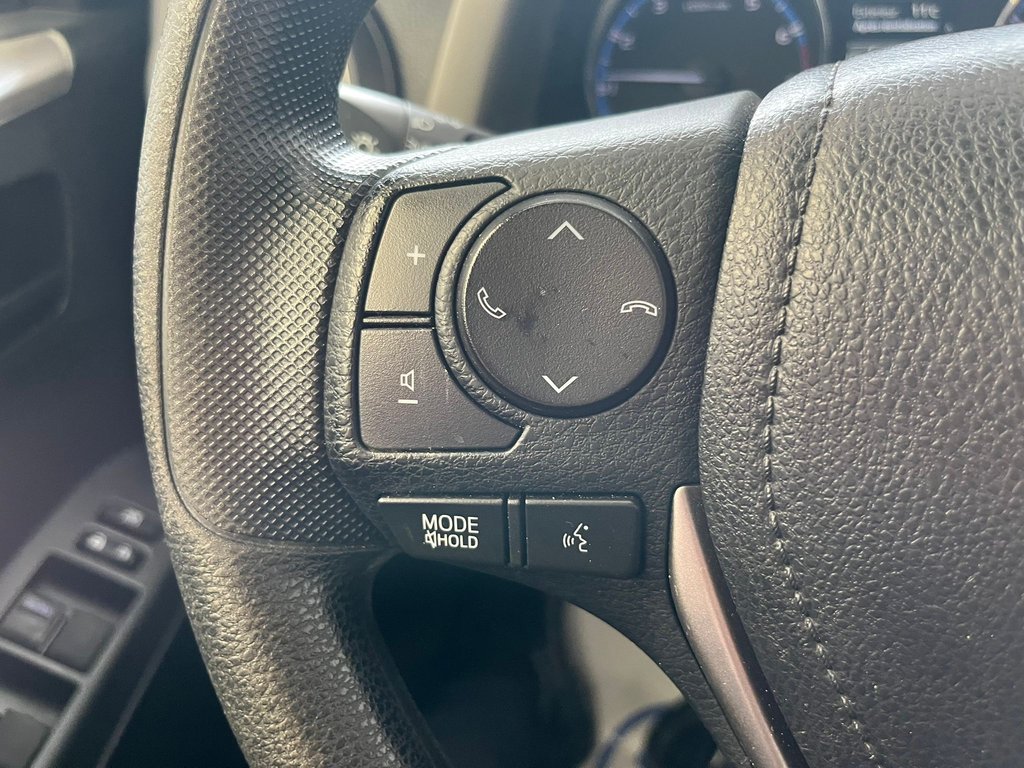 2018 Toyota RAV4 LE in Boucherville, Quebec - 20 - w1024h768px