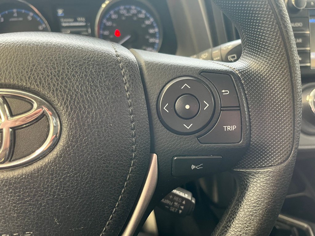 2018 Toyota RAV4 LE in Boucherville, Quebec - 16 - w1024h768px