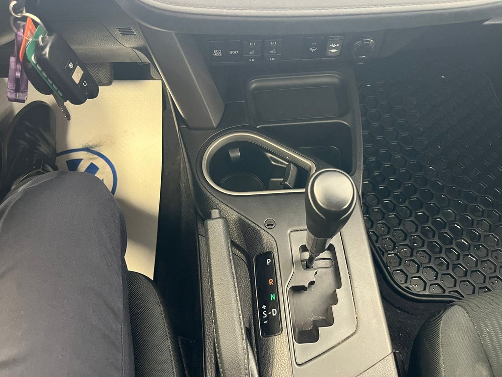 2018 Toyota RAV4 LE in Boucherville, Quebec - 15 - w1024h768px