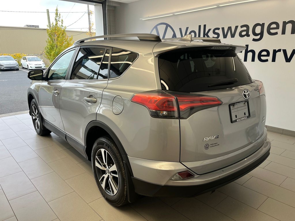 2018 Toyota RAV4 LE in Boucherville, Quebec - 24 - w1024h768px