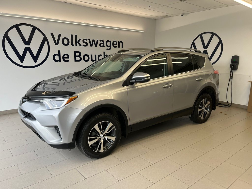 2018 Toyota RAV4 LE in Boucherville, Quebec - 1 - w1024h768px