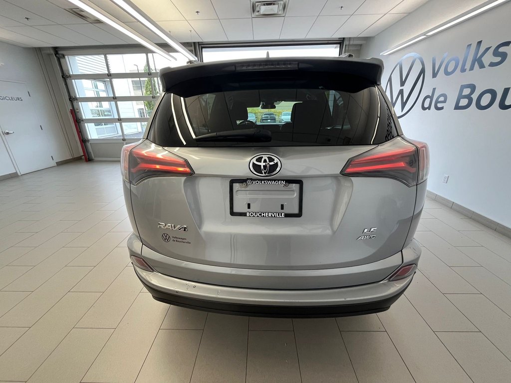 2018 Toyota RAV4 LE in Boucherville, Quebec - 7 - w1024h768px