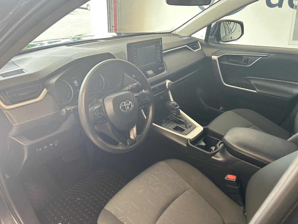Toyota RAV4 LE 2020 à Boucherville, Québec - 11 - w1024h768px