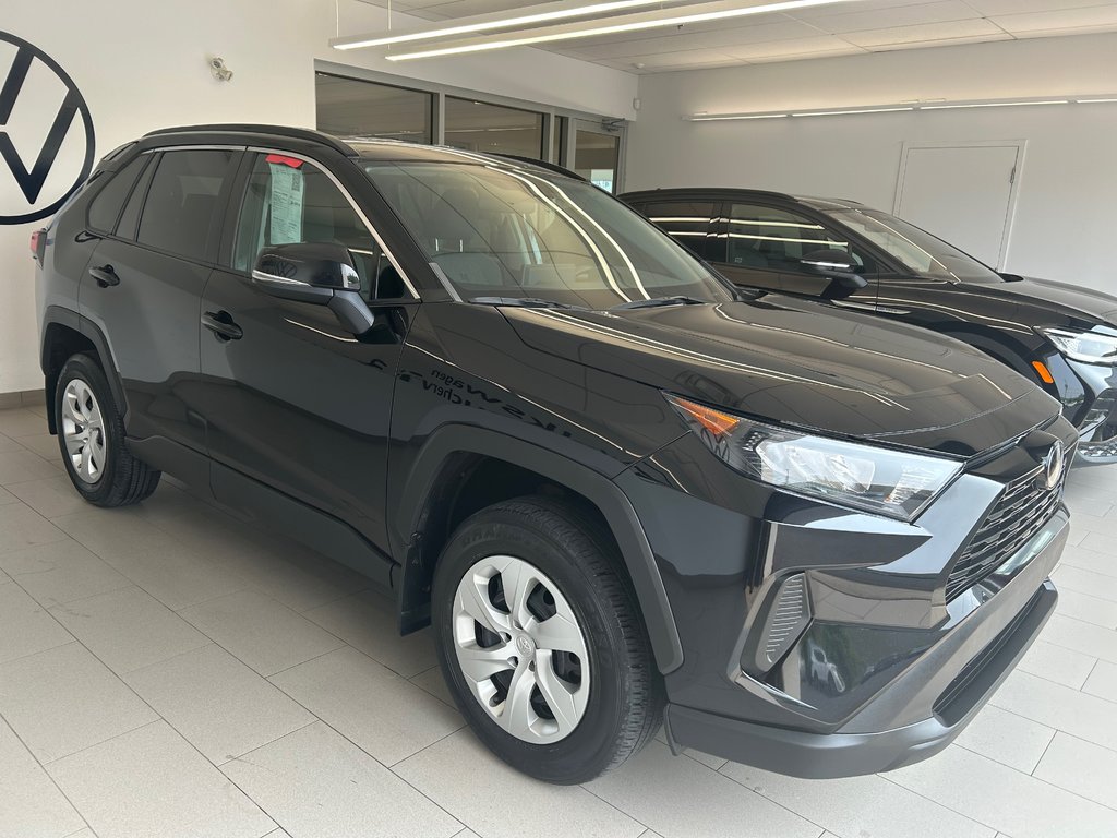 Toyota RAV4 LE 2020 à Boucherville, Québec - 2 - w1024h768px
