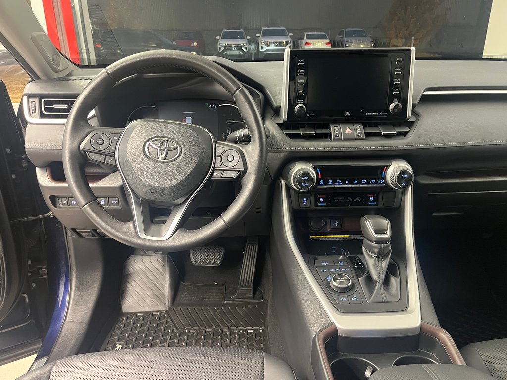 Toyota RAV4 Limited 2021 à Boucherville, Québec - 28 - w1024h768px