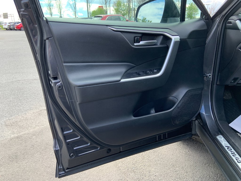 2021 Toyota RAV4 HYBRIDE AWD XLE JAMAIS ACCIDENTÉ TOIT OUVRANT in Boucherville, Quebec - 14 - w1024h768px