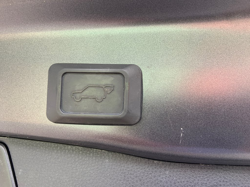 2021 Toyota RAV4 HYBRIDE AWD XLE JAMAIS ACCIDENTÉ TOIT OUVRANT in Boucherville, Quebec - 25 - w1024h768px