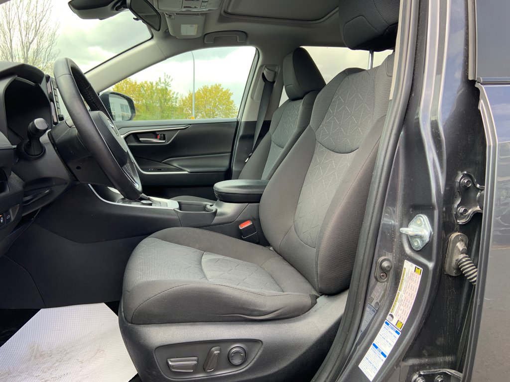 2021 Toyota RAV4 HYBRIDE AWD XLE JAMAIS ACCIDENTÉ TOIT OUVRANT in Boucherville, Quebec - 15 - w1024h768px