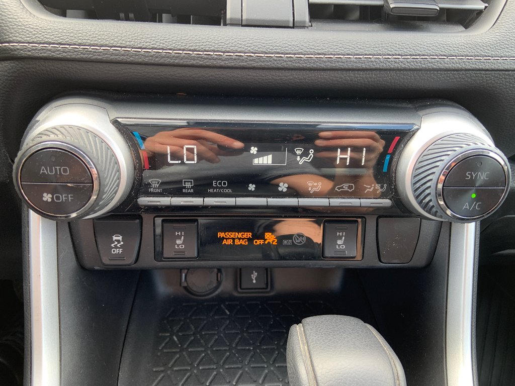 2021 Toyota RAV4 HYBRIDE AWD XLE JAMAIS ACCIDENTÉ TOIT OUVRANT in Boucherville, Quebec - 22 - w1024h768px